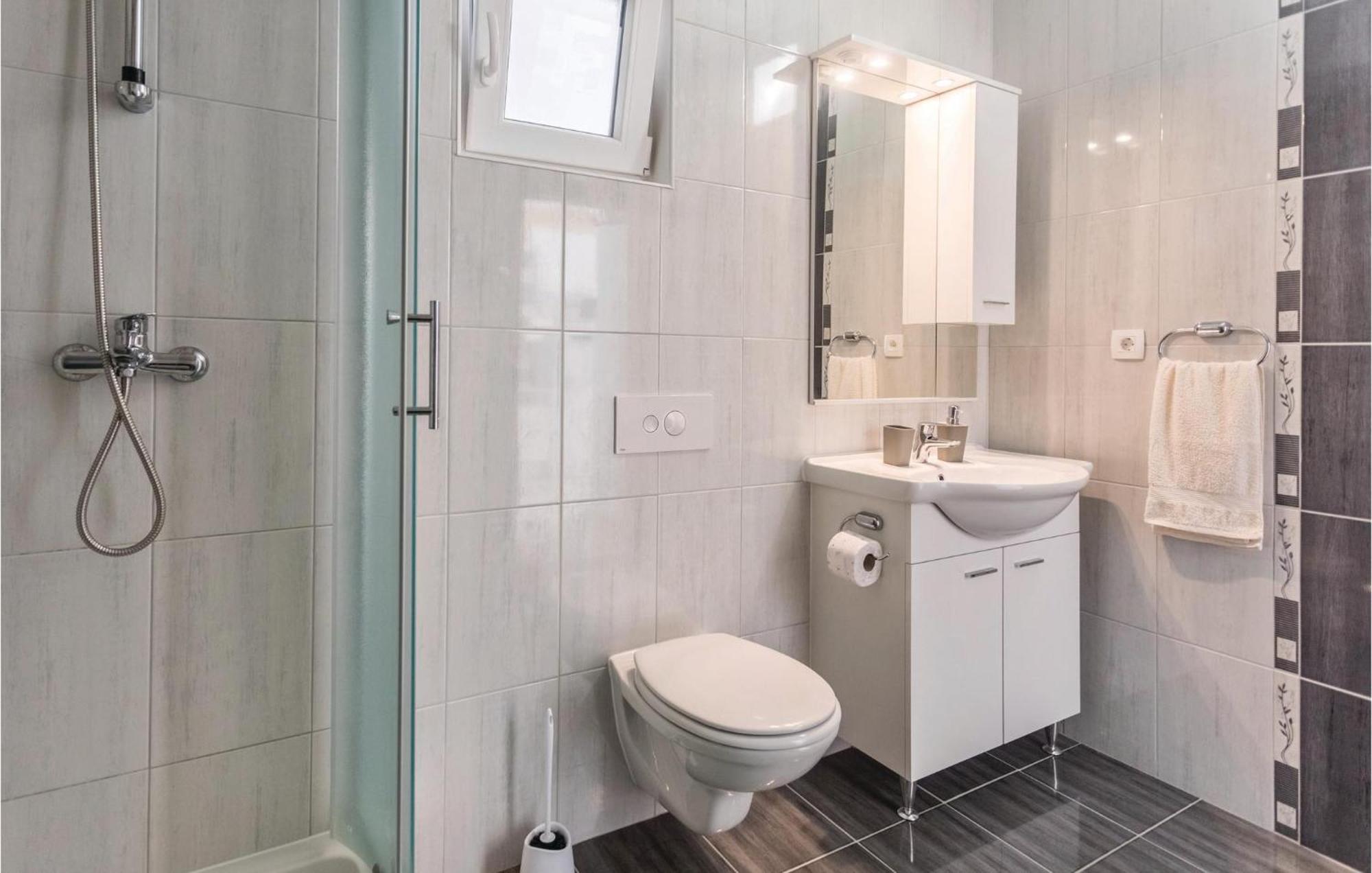 1 Bedroom Lovely Apartment In Komarna Klek Zewnętrze zdjęcie