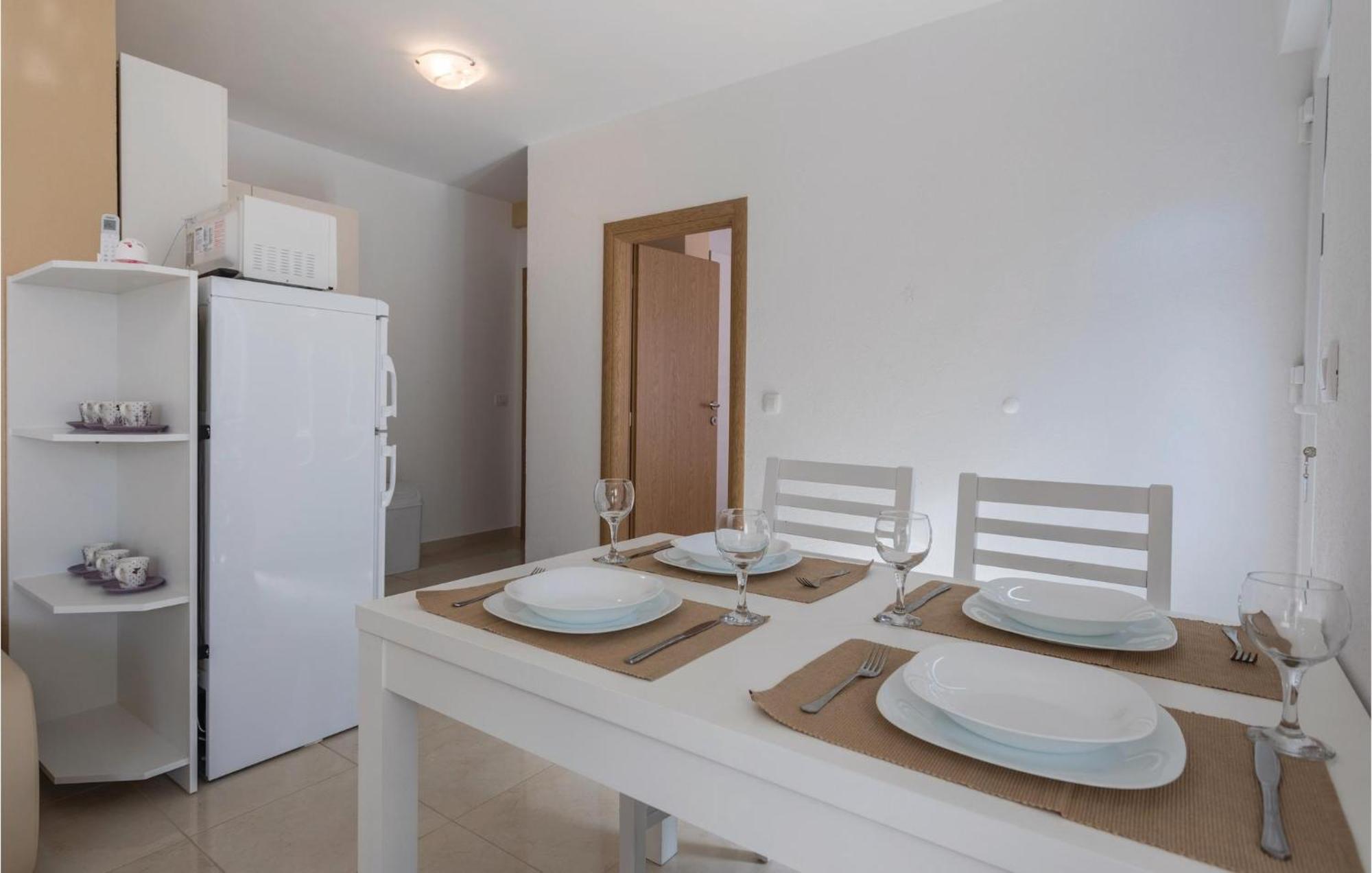 1 Bedroom Lovely Apartment In Komarna Klek Zewnętrze zdjęcie