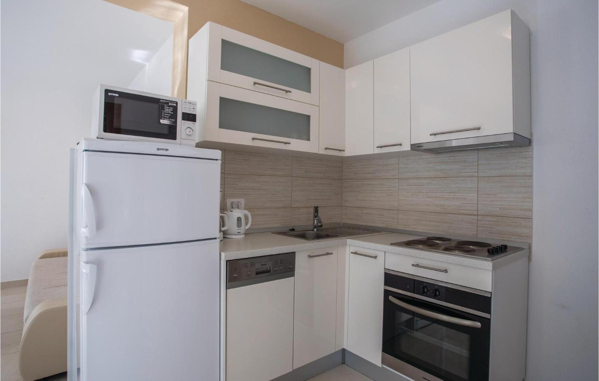 1 Bedroom Lovely Apartment In Komarna Klek Zewnętrze zdjęcie