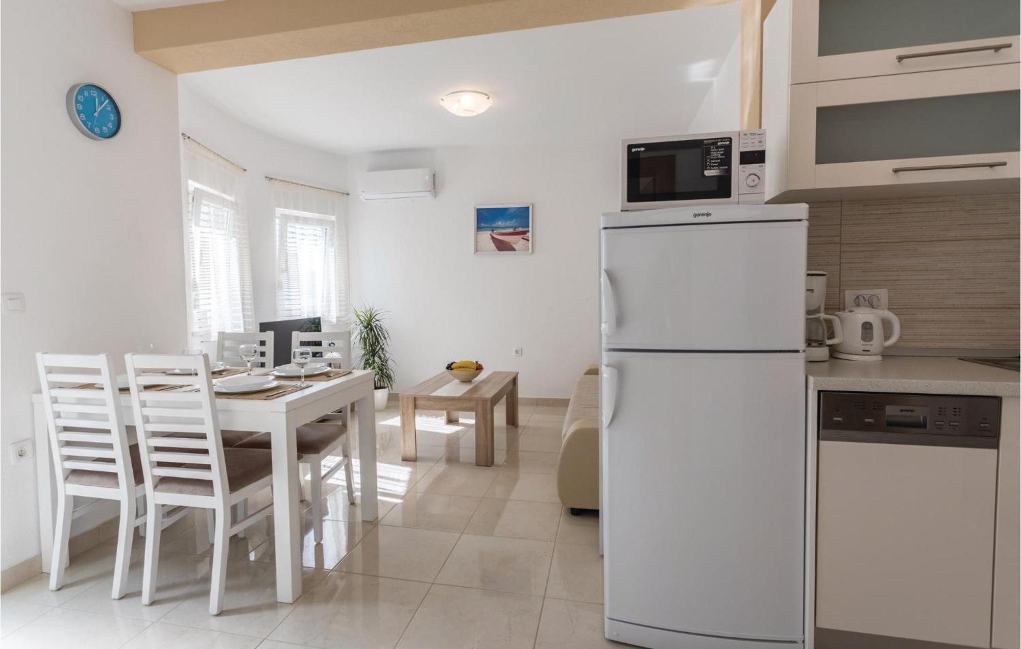 1 Bedroom Lovely Apartment In Komarna Klek Zewnętrze zdjęcie