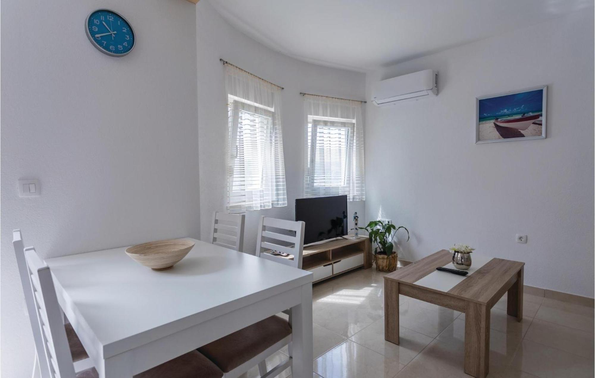1 Bedroom Lovely Apartment In Komarna Klek Zewnętrze zdjęcie